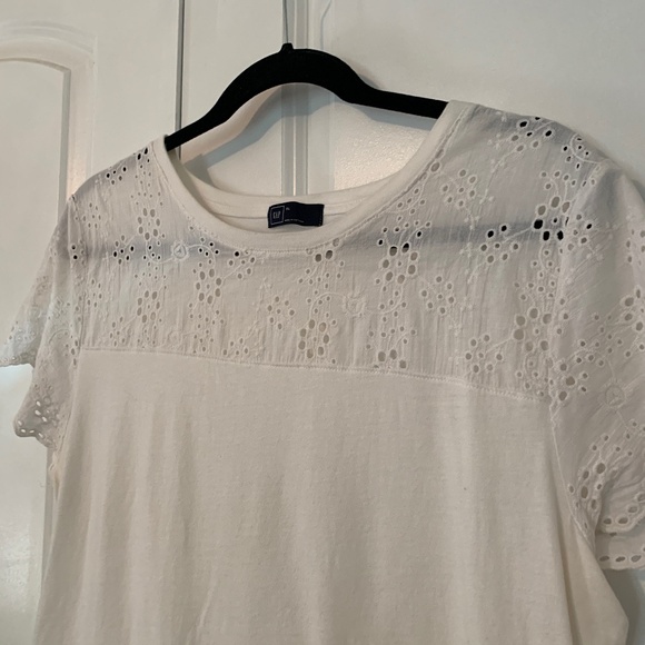 Gap Eyelet Top T-Shirt - Picture 1 of 5